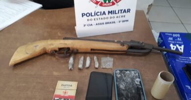 Polícia Militar apreende droga e arma de fogo em Assis Brasil